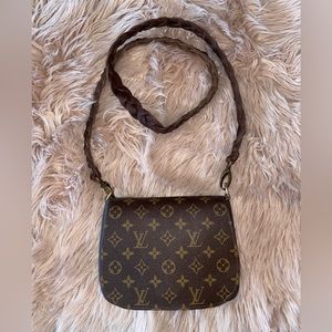 LOUIS VUITTON PURSE